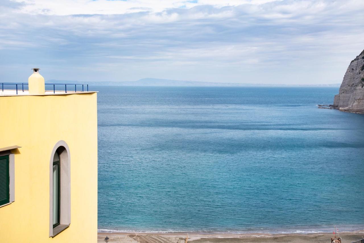 Luigi'S Room - De Vivo Realty Meta Di Sorrento Exterior photo